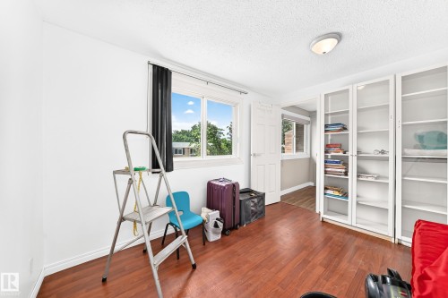Bright room featuring wood-finish flooring, white walls, and a large window with black blinds - 191 Ridgewood Terrace, St. Albert, AB 