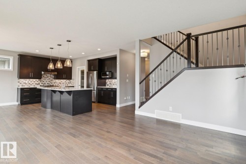 2545 Amerongen Crescent, Edmonton, AB - Indoor Photo Showing Kitchen With Upgraded Kitchen