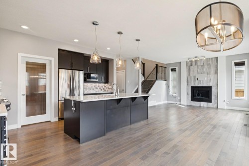 2545 Amerongen Crescent, Edmonton, AB - Indoor Photo Showing Kitchen With Upgraded Kitchen