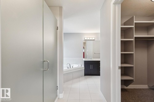 2545 Amerongen Crescent, Edmonton, AB - Indoor Photo Showing Bathroom