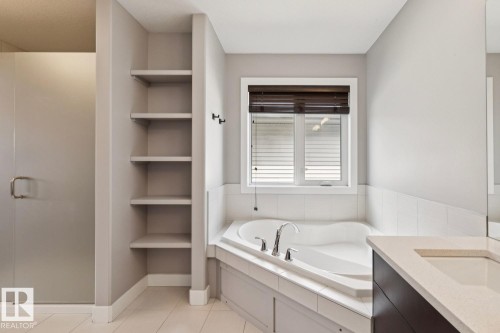 2545 Amerongen Crescent, Edmonton, AB - Indoor Photo Showing Bathroom