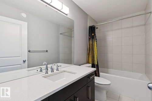 2545 Amerongen Crescent, Edmonton, AB - Indoor Photo Showing Bathroom