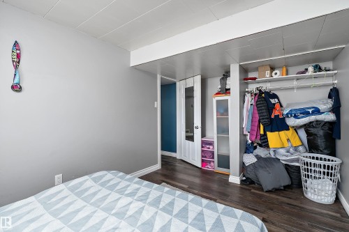 Room featuring wood-finish flooring, light gray walls, and a white ceiling - 5516 47A Avenue, Wetaskiwin, AB - Indoor Photo Showing Bedroom
