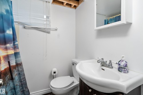 Image quality insufficient for description - 5516 47A Avenue, Wetaskiwin, AB - Indoor Photo Showing Bathroom
