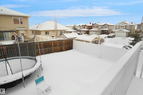 Expansive backyard featuring a combination of wood and vinyl fencing - 4816 155 Ave, Edmonton, AB 