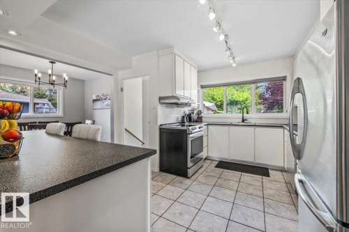 8523 143 Street, Edmonton, AB - Indoor Photo Showing Kitchen