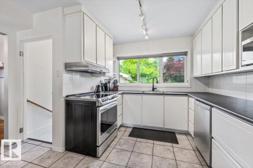 8523 143 Street, Edmonton, AB - Indoor Photo Showing Kitchen