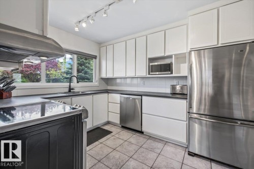 8523 143 Street, Edmonton, AB - Indoor Photo Showing Kitchen