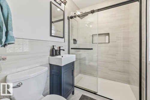 8523 143 Street, Edmonton, AB - Indoor Photo Showing Bathroom