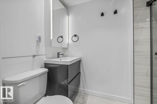 8523 143 Street, Edmonton, AB - Indoor Photo Showing Bathroom