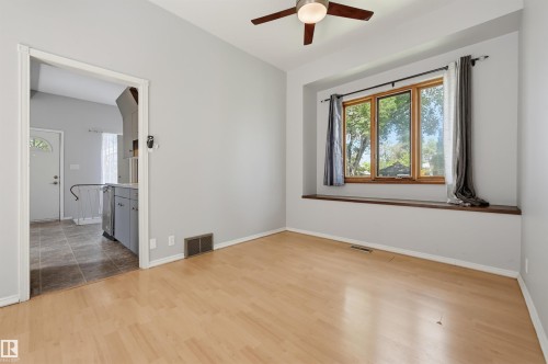 Room featuring light wood-finish flooring and light gray painted walls - 11450 71 Street Nw, Edmonton, AB 