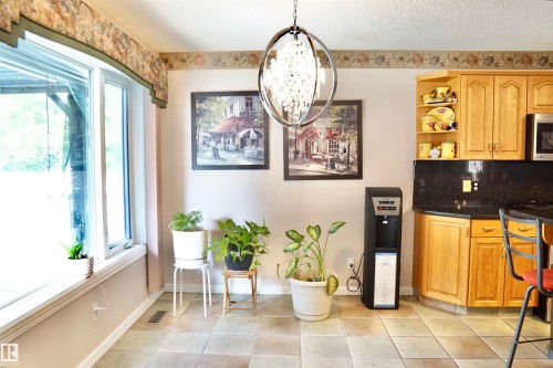 8504 160A Avenue, Edmonton, AB 