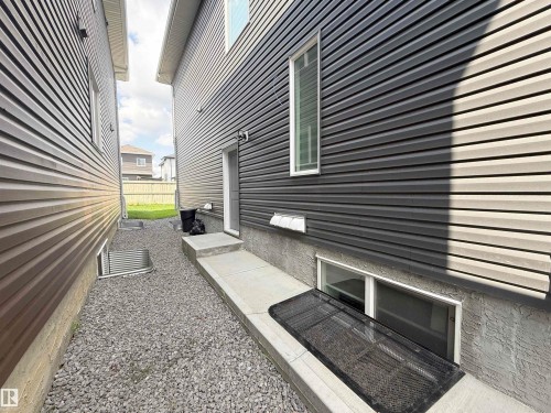 1836 22 Street, Edmonton, AB 