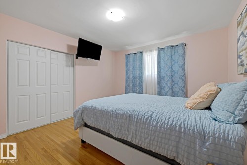 Warm-toned wood-finish flooring complements light-colored walls - 15707 92 Avenue, Edmonton, AB 