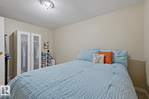 Neutral wall color with a textured ceiling - 15707 92 Avenue, Edmonton, AB 