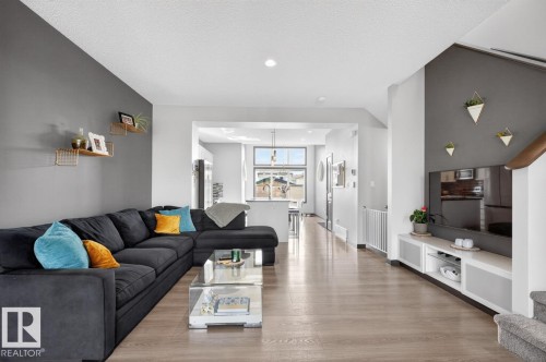 17575 59 Street, Edmonton, AB - Indoor Photo Showing Living Room