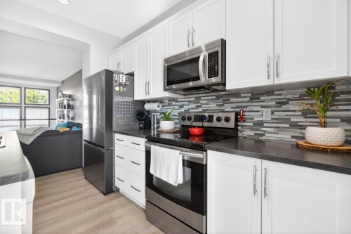 17575 59 Street, Edmonton, AB - Indoor Photo Showing Kitchen With Stainless Steel Kitchen With Upgraded Kitchen