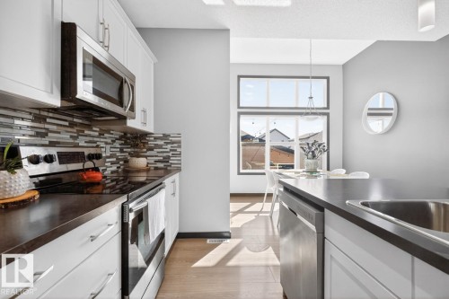 17575 59 Street, Edmonton, AB - Indoor Photo Showing Kitchen