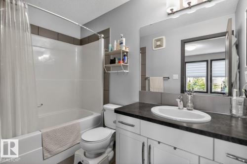 17575 59 Street, Edmonton, AB - Indoor Photo Showing Bathroom