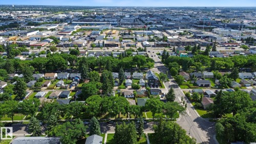 Residential neighborhood featuring mature trees and established homes - 9545 65 Avenue, Edmonton, AB 