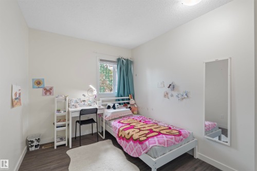 Room featuring wood-finish flooring and neutral wall tones - 173 Tudor Lane, Edmonton, AB 