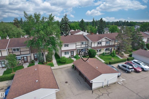 Townhouse-style residences featuring light-colored siding and brown trim - 173 Tudor Lane, Edmonton, AB 