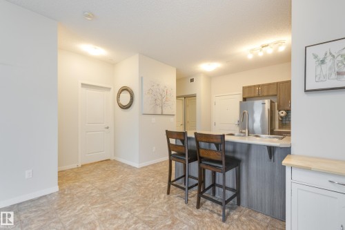 120 1820 Rutherford Road, Edmonton, AB - Indoor Photo Showing Kitchen