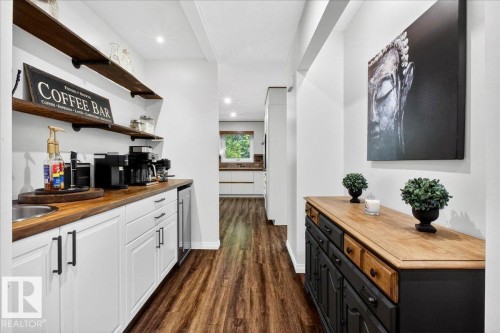 19016 92 Avenue, Edmonton, AB - Indoor Photo Showing Kitchen