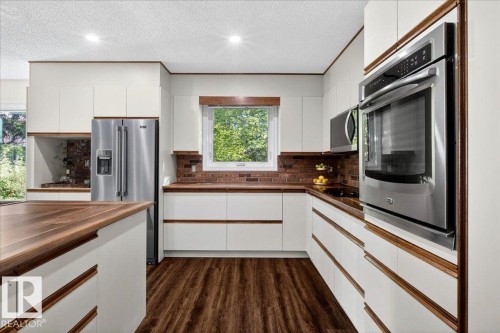 19016 92 Avenue, Edmonton, AB - Indoor Photo Showing Kitchen