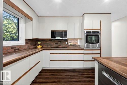 19016 92 Avenue, Edmonton, AB - Indoor Photo Showing Kitchen