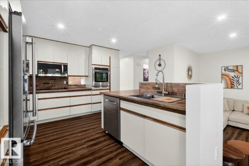 19016 92 Avenue, Edmonton, AB - Indoor Photo Showing Kitchen With Double Sink