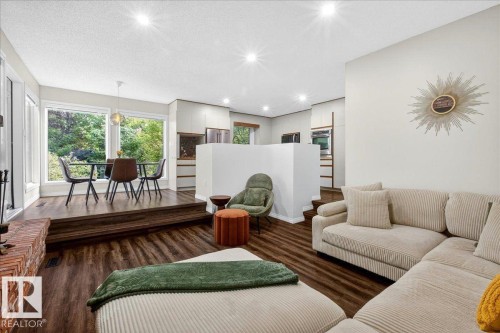 19016 92 Avenue, Edmonton, AB - Indoor Photo Showing Living Room