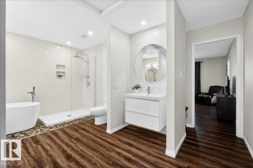 19016 92 Avenue, Edmonton, AB - Indoor Photo Showing Bathroom