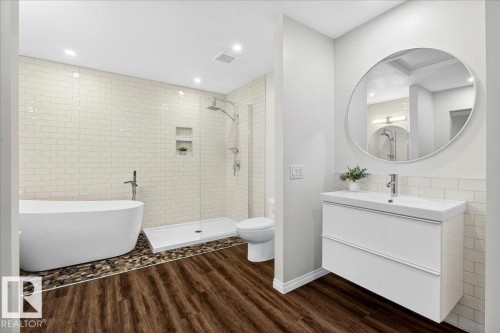 19016 92 Avenue, Edmonton, AB - Indoor Photo Showing Bathroom