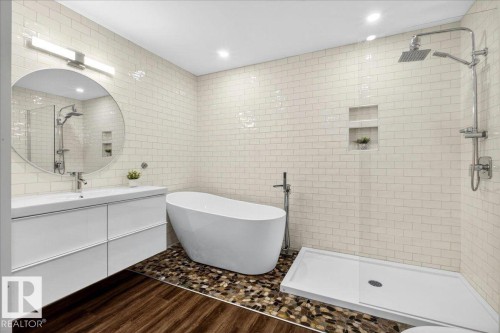 19016 92 Avenue, Edmonton, AB - Indoor Photo Showing Bathroom