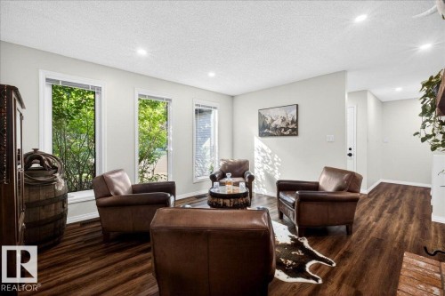 19016 92 Avenue, Edmonton, AB - Indoor Photo Showing Living Room