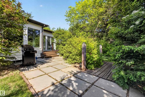 19016 92 Avenue, Edmonton, AB - Outdoor