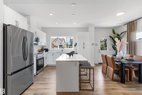 8907 Elves Loop Nw, Edmonton, AB - Indoor Photo Showing Other Room