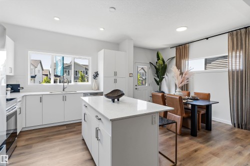 8907 Elves Loop Nw, Edmonton, AB - Indoor Photo Showing Kitchen