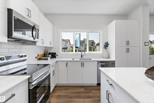 8907 Elves Loop Nw, Edmonton, AB - Indoor Photo Showing Kitchen With Double Sink With Upgraded Kitchen
