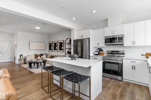 8907 Elves Loop Nw, Edmonton, AB - Indoor Photo Showing Kitchen