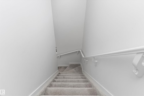 8907 Elves Loop Nw, Edmonton, AB - Indoor Photo Showing Other Room