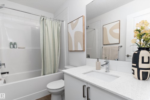 8907 Elves Loop Nw, Edmonton, AB - Indoor Photo Showing Bathroom