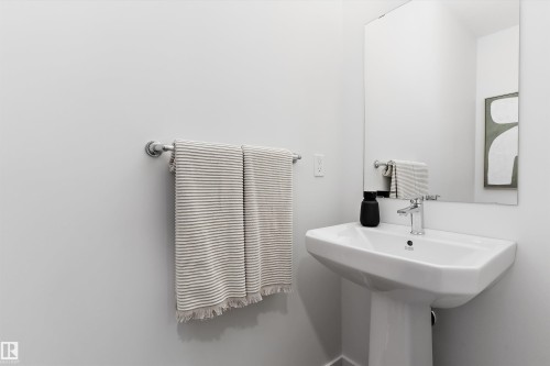 8907 Elves Loop Nw, Edmonton, AB - Indoor Photo Showing Bathroom