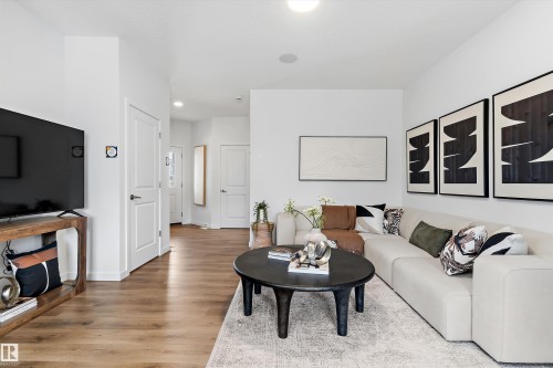 8907 Elves Loop Nw, Edmonton, AB - Indoor Photo Showing Living Room