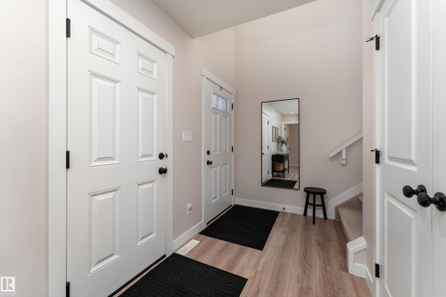 Entryway featuring wood-finish flooring and a neutral color palette - 584 Meadowview Drive, Fort Saskatchewan, AB 