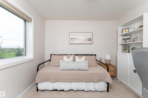 Neutral wall tones complement the light-colored carpeting - 584 Meadowview Drive, Fort Saskatchewan, AB 