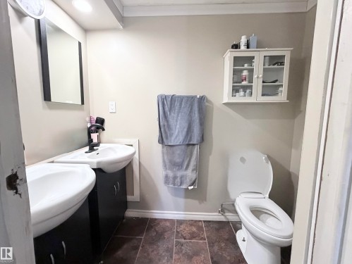 2 Round Road Nw, Edmonton, AB 