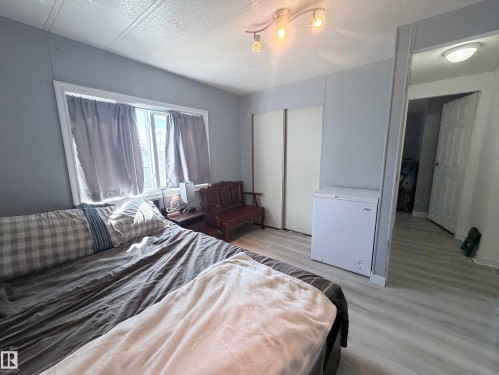 2nd bedroom - 2 Round Road Nw, Edmonton, AB 