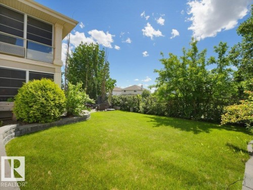 Expansive green lawn with mature trees and established landscaping - 2423 Tegler Green, Edmonton, AB 